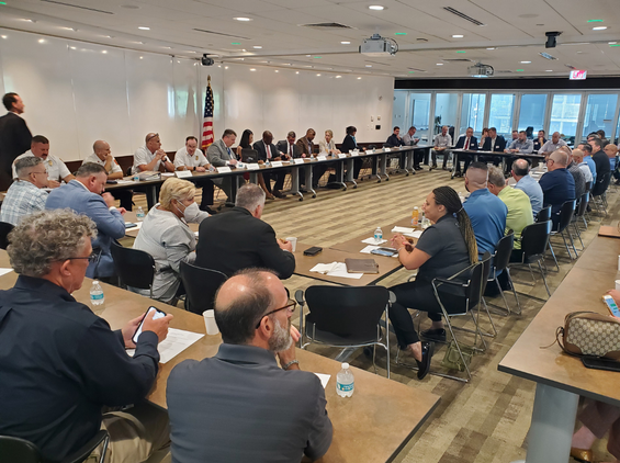 Mayor Wu Facilitates Construction Safety Discussions